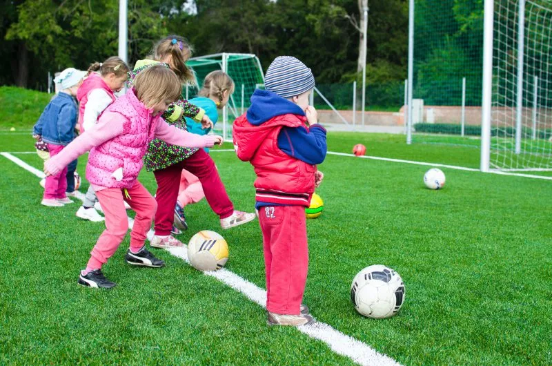 Buty sportowe dla dzieci - jak wybrać odpowiedni model?